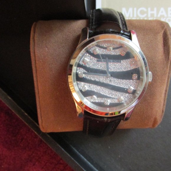 A13-NWOT Michael Kors Zebra Face Glitter Watch with Black Croc Leather Band - Picture 6 of 6